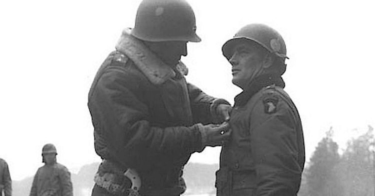 De Legendarische Reactie van Generaal McAuliffe tijdens de Slag om Bastogne