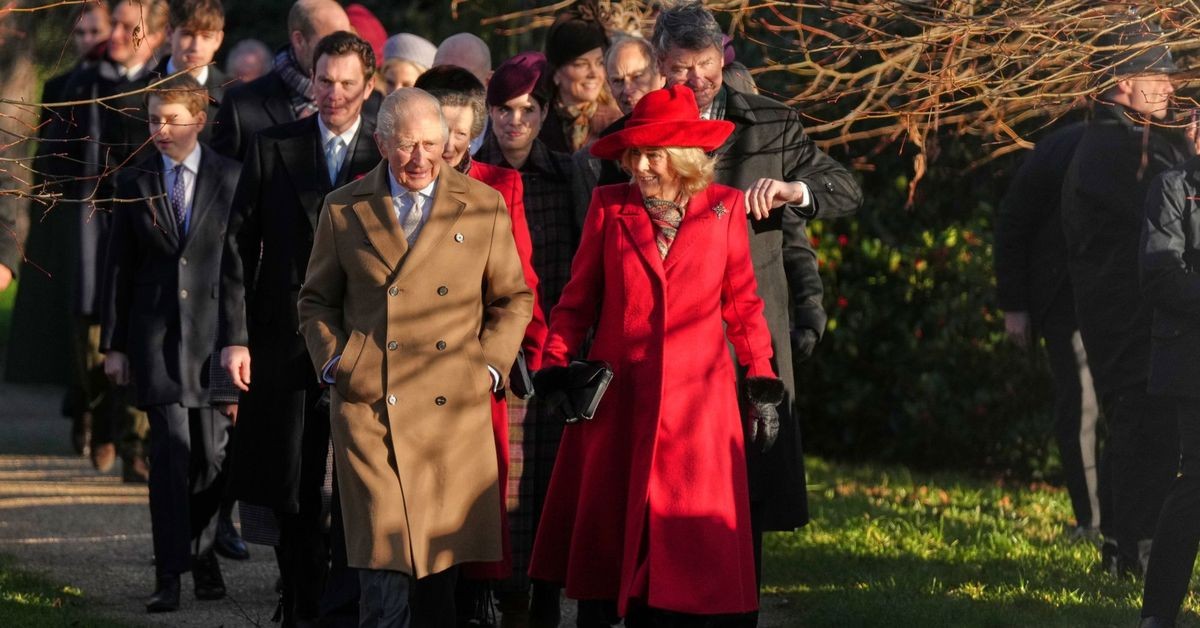 Koning Charles III. maakt traditionele kerstdienst en deelt persoonlijke boodschap