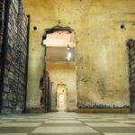 De Duistere Geschiedenis van S-21: Oorlogsgeweld in Cambodja