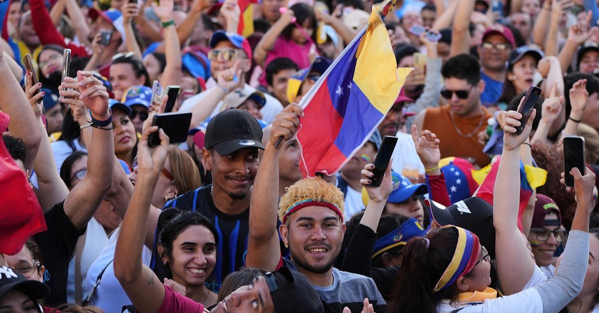 Vluchtelingen in Zuid-Florida vieren de arrestatie van Nicolás Maduro en de mogelijke verandering in Venezuela